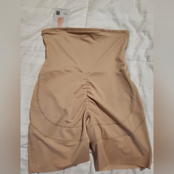 Leonisa Body Shaper Shorts - Picture 2 of 3